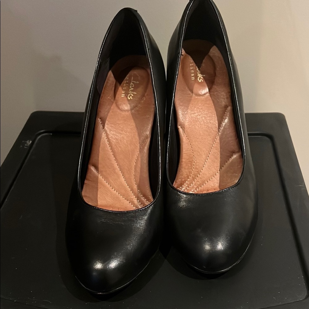 Clarks Women's Black Pumps